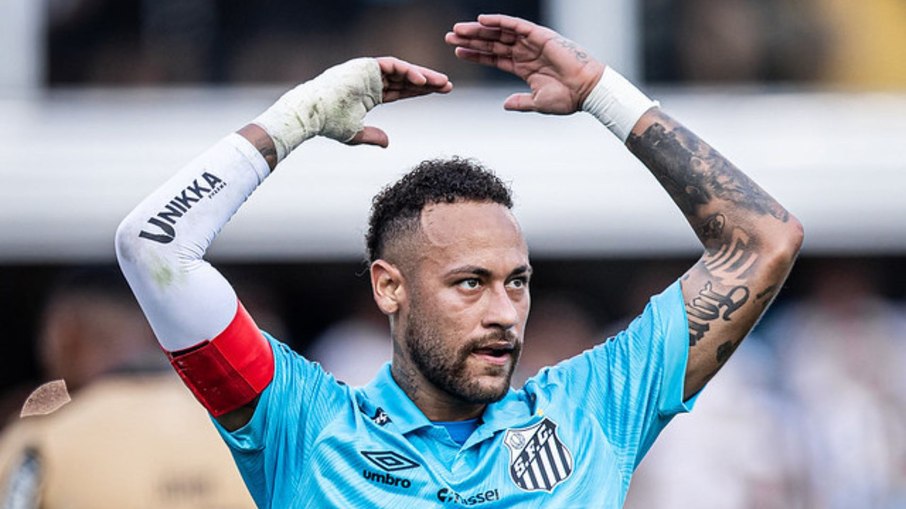 Neymar foi expulso contra o Botafogo após colocar a mão na bola Neymar foi expulso contra o Botafogo após colocar a mão na bola