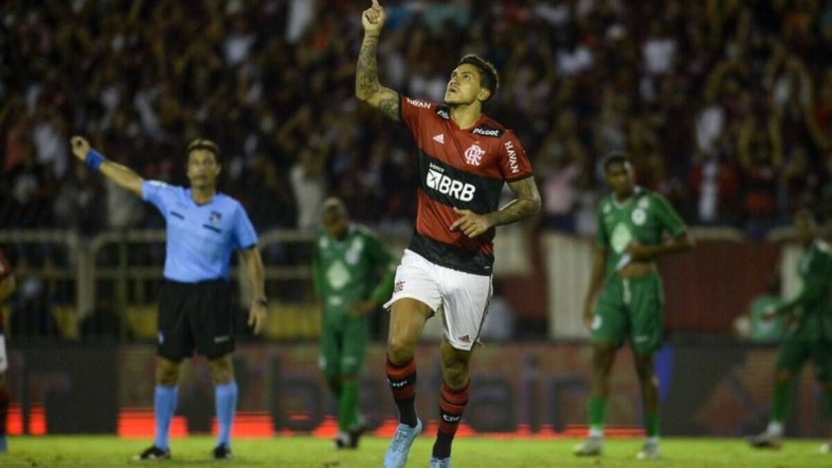 'Pedro no banco é um desperdício para ele e para o futebol brasileiro', opina ex-zagueiro