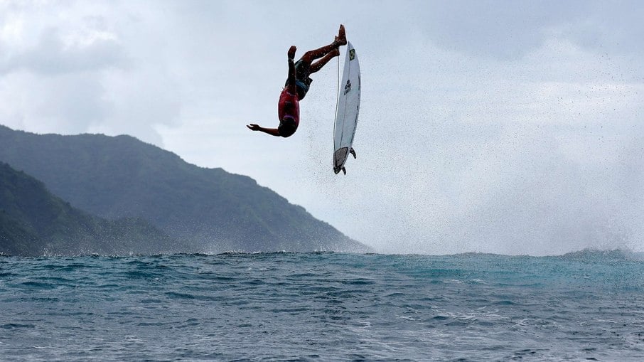 Gabriel Medina e mais um registro monumental em Teahupoo