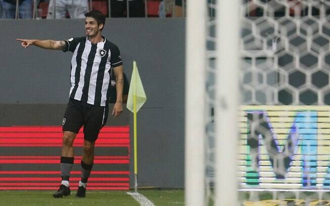 Lucas Piazon precisa de 10 minutos em vitória contra o Ceilândia para marcar primeiro gol pelo Botafogo