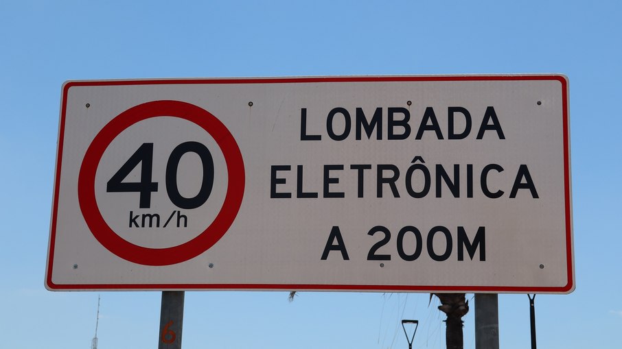 Placa de regulamentação