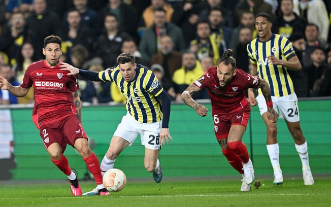 Fenerbahçe vence o Sevilla, mas não consegue avançar de fase na Liga Europa