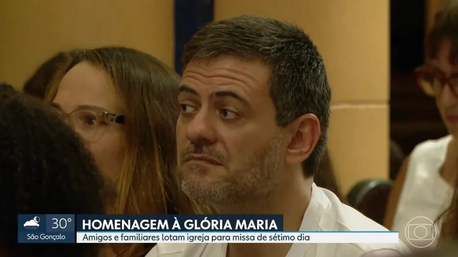 Filhas, familiares e amigos marcam presença na missa de sétimo dia de Glória Maria