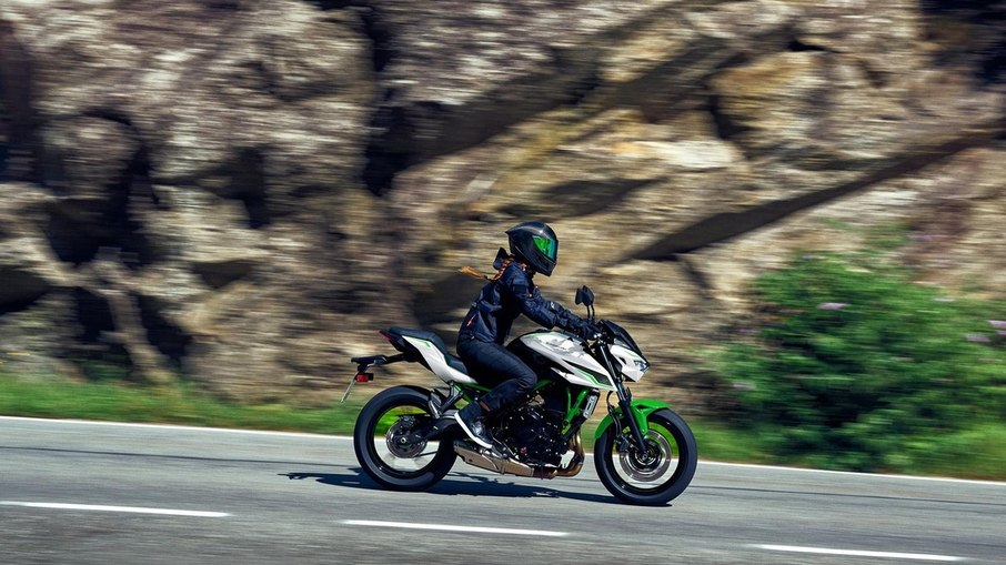 Kawasaki Z650 S 2027 mantém motor bicilíndrico de 649 cc e recebe novas combinações de cores