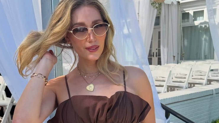 Mulher trans faz declaração de amor ao noivo durante a casamento