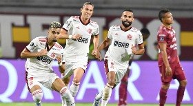 Andreas marca na despedida, e Flamengo vence Tolima