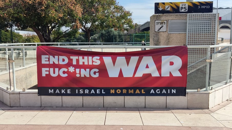 Cartaz em Israel com mensagem para Trump: 