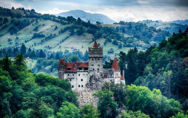 Na Romênia, a maioria dos castelos fica na região da Transilvânia; sua estética difere da maioria dos castelos na Europa