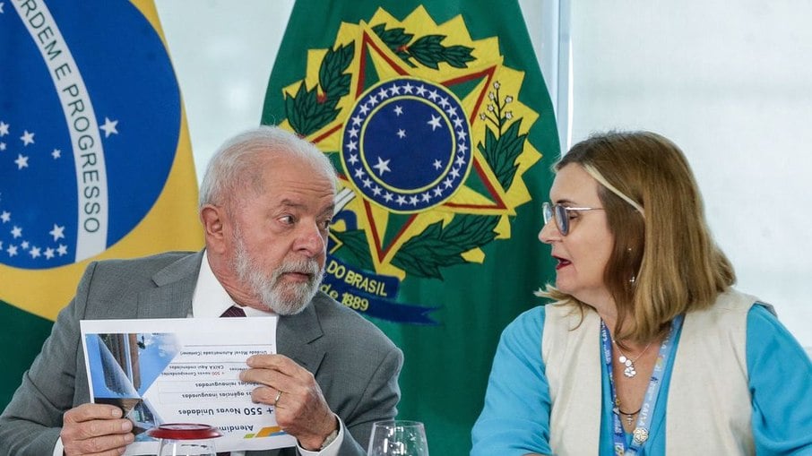 Presidente Lula, e a presidente da Caixa, Maria Rita Serrano
