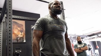 Jon Jones mostra ansiedade por retorno de Conor McGregor ao UFC