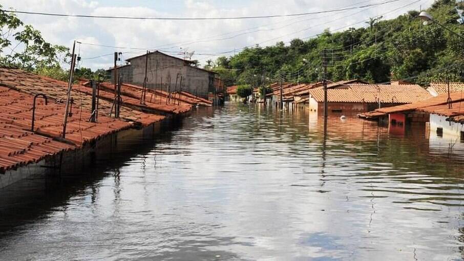Enchentes deixam quase 110 mil desabrigados pelo país