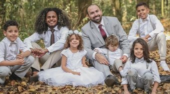 Após perder marido, pai consegue registrar filhos com nome do casal