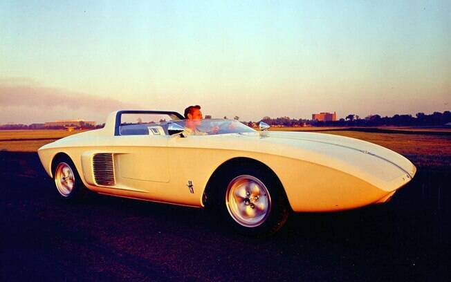 Em 1960, a Ford apresentava para o mundo um conceito de carro esportivo que quatro anos depois dava origem ao Mustang