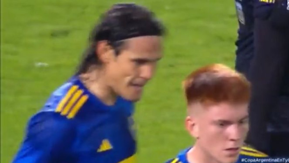Cavani discute com Barco em partida do Boca Juniors