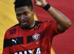 Santos espera até terça-feira para tentar "última cartada" por Marinho 