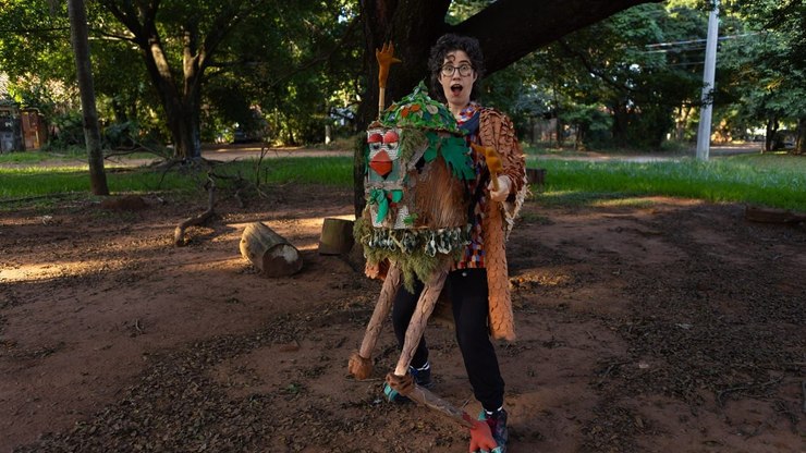 Artista de Vinhedo leva casa que anda a festival internacional