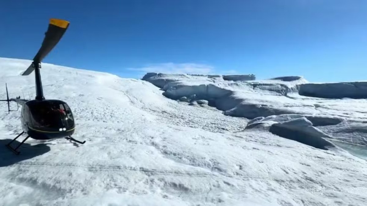 Piloto de SC pousa de helicóptero em iceberg da Groenlândia