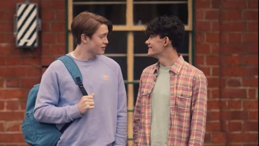 'Heartstopper', exibida pela Netflix, é um dos exemplos mais recentes de séries LGBT desenvolvidas de acordo com a realidade da comunidade