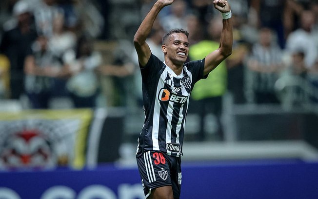 Pedrinho comemora gol pelo Atlético-MG 