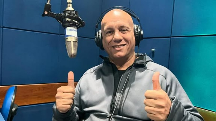 Morre o cantor de Dragon Ball Anísio Mello Morre o cantor de Dragon Ball Anísio Mello