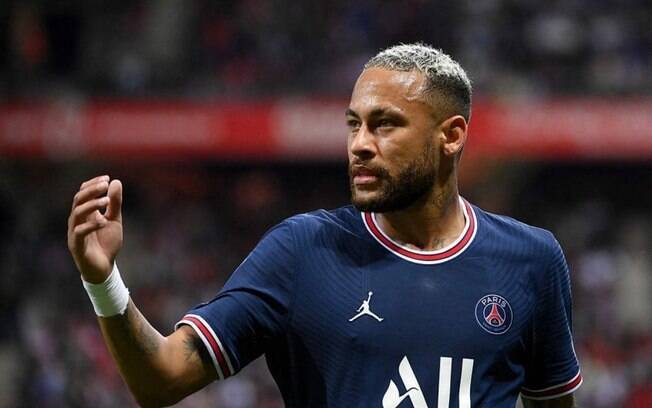 Neymar marca três, PSG goleia e fica ainda mais perto do título do Francês