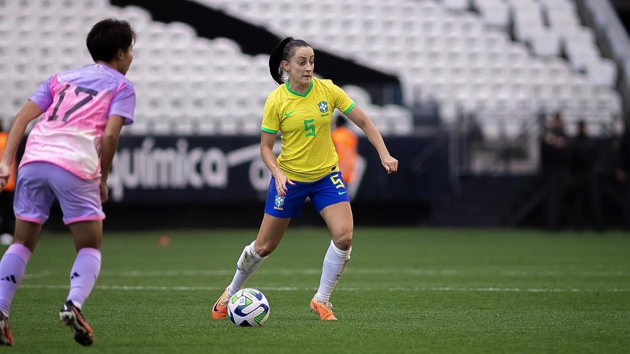 Jogadora da seleção brasileira, Luana Bertolucci revela que está com câncer