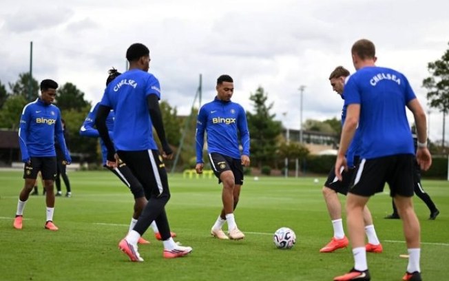 Jogadores do Chelsea durante treinamento da equipe
