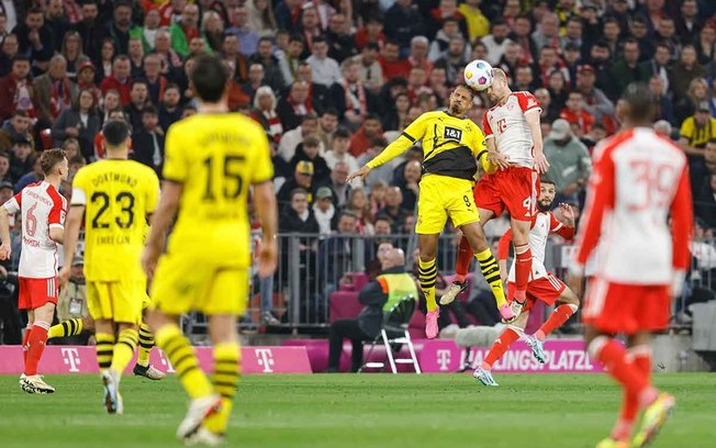 Dortmund vence o clássico e freia Bayern de Munique, que tentava encostar no Lverkeusen 