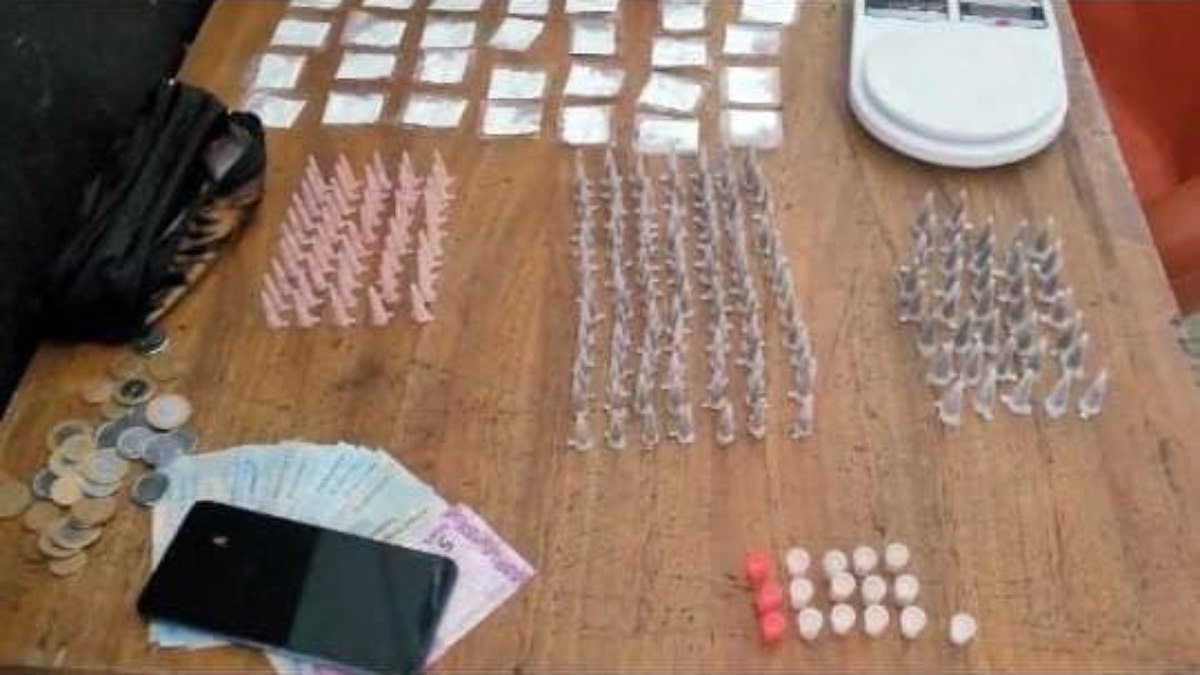 GCM apreendeu 267 porções de drogas entre sexta-feira (12) e domingo (14). GCM apreendeu 267 porções de drogas entre sexta-feira (12) e domingo (14).