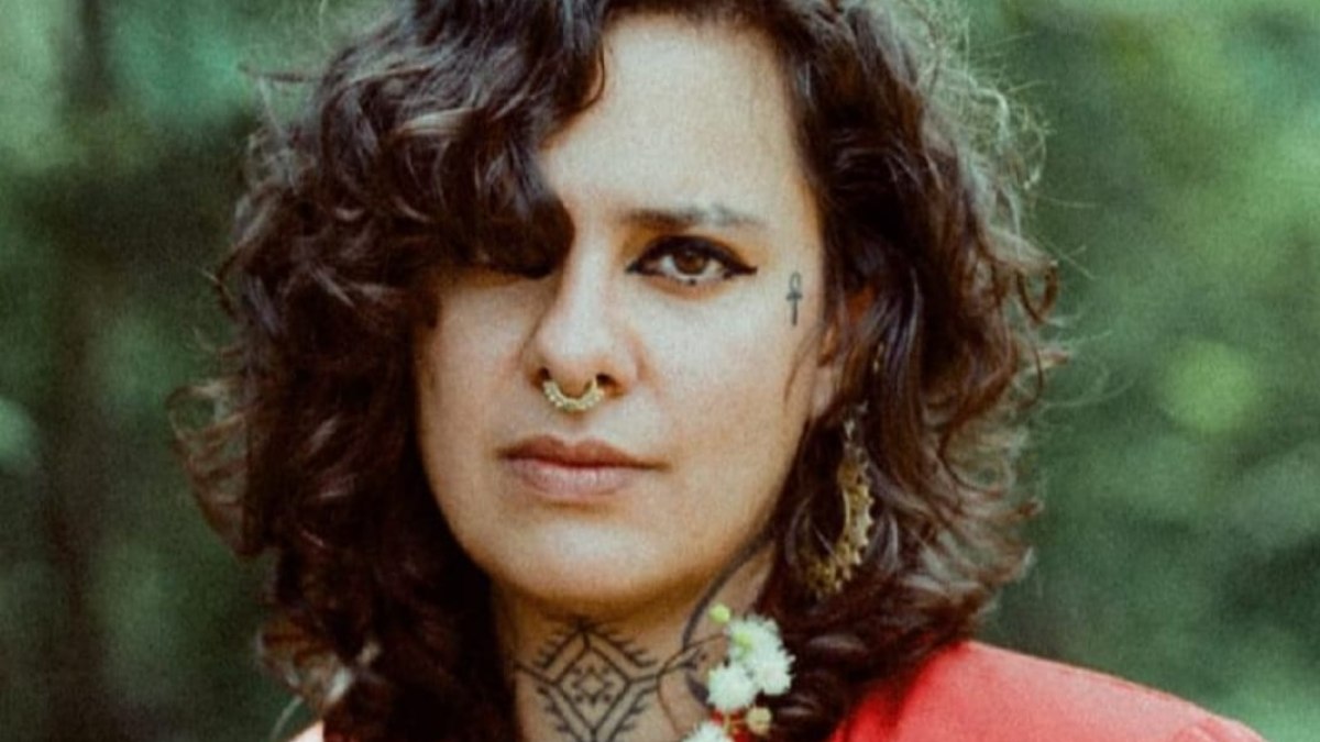 A cantora Ju Strassacapa A cantora Ju Strassacapa