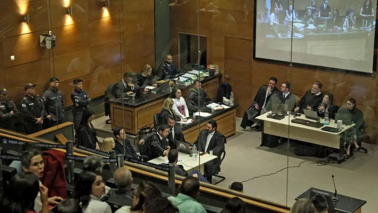 Mãe de Henry Borel é demitida da Prefeitura do Rio após soltura