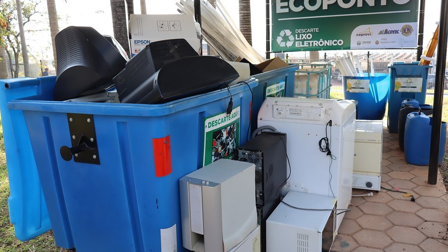 Todo material coletado no ecoponto será transformado em plantio de árvores no município Todo material coletado no ecoponto será transformado em plantio de árvores no município