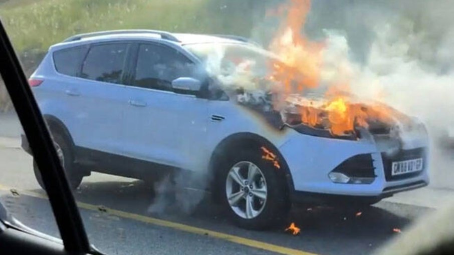 Casos de carros da Ford pegando fogo foram denunciados ao redor do mundo.