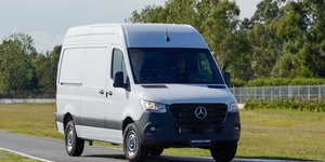 Linha da Mercedes Sprinter ganha reforço com versão automática