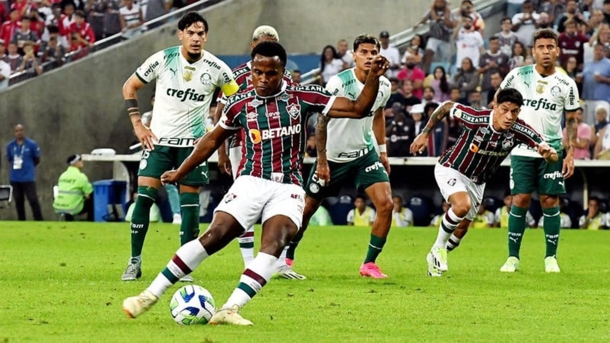 Fluminense e Palmeiras fazem duelo no Maracanã