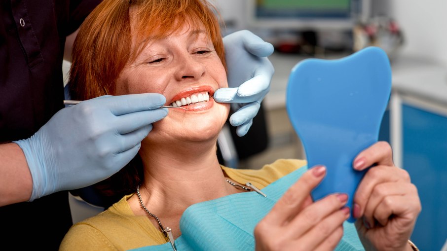 Cirurgia guiada para implantes dentais