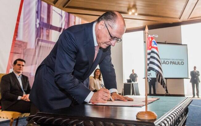 Governador Geraldo Alckmin assinou convênios entre Univesp e prefeituras em evento nesta segunda-feira (7)