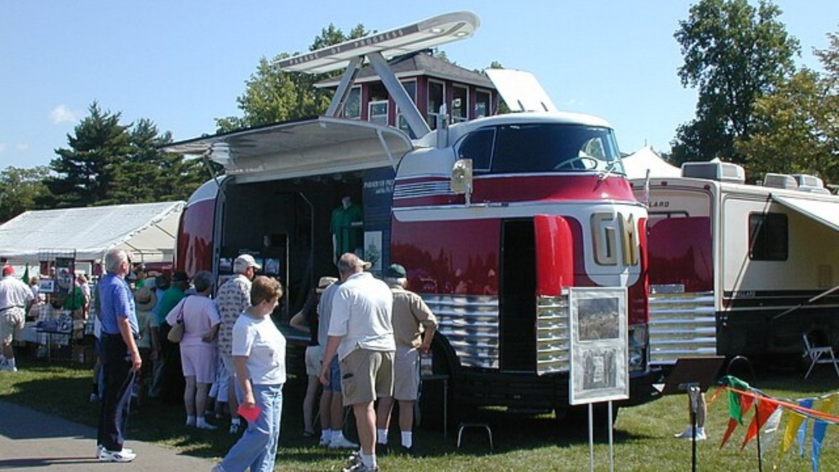 Futurliner: a mistura de caminhão com ônibus da GM