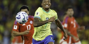 Atacante vê seleção com nível de Ronaldo, Ronaldinho e Romário