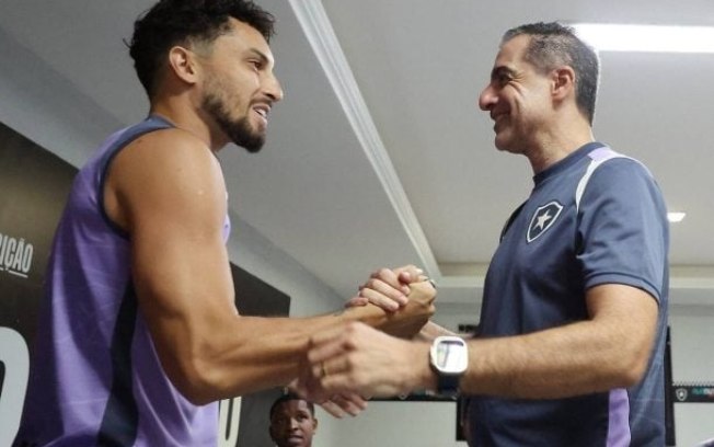 Renato Paiva em contato com elenco do Botafogo Renato Paiva em contato com elenco do Botafogo