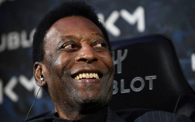 Pelé tranquiliza fãs nas redes sociais após melhora no quadro de saúde: 'Continuo sorrindo todos os dias'