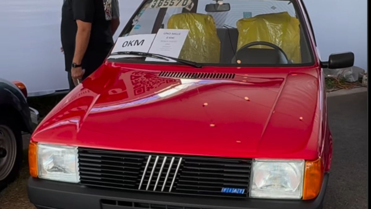 Fiat Uno parado por 30 anos é vendido por valor surpreendente; veja