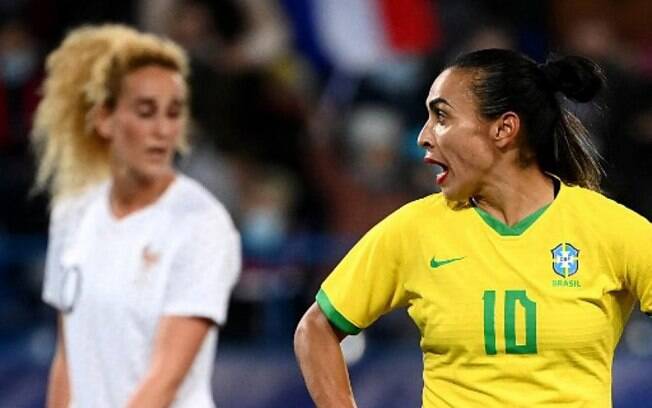 Marta abre o placar, mas Brasil sofre a virada para a França