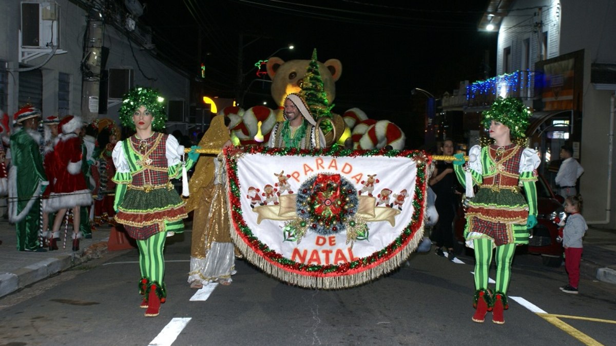 A inédita Grande Parada de Natal de Vinhedo foi a principal atração do Natal Encantado 2024