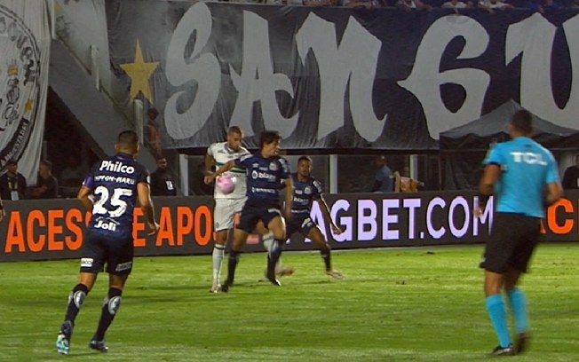 CBF diz que árbitro errou em marcação de pênalti contra o Santos