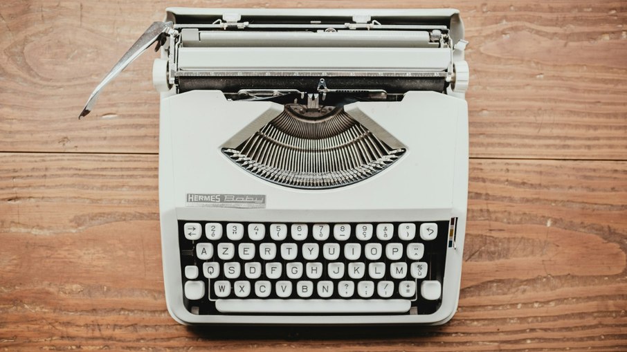 Maquina de escrever Hermes Baby com padrão AZERTY