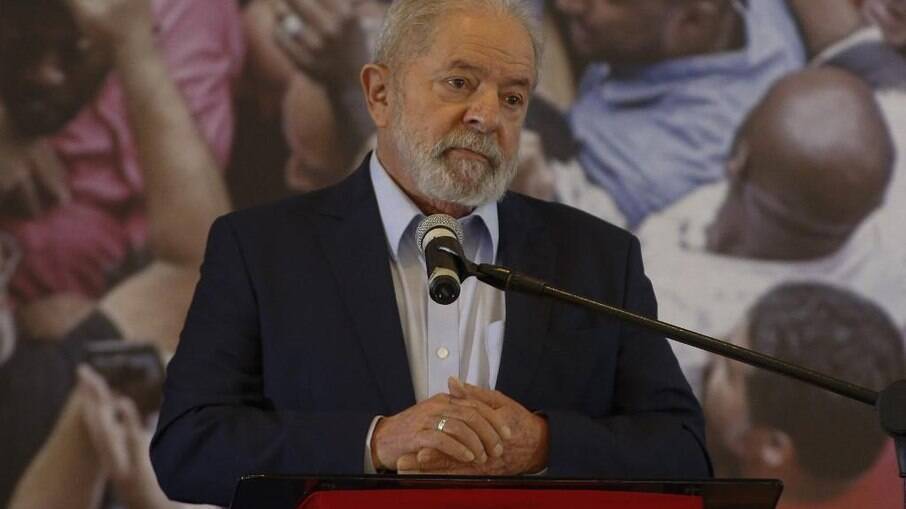 Lula discursando nesta quarta-feira no ABC paulista