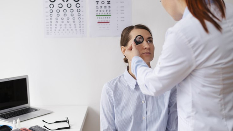 Após perder visão em cirurgia, mulher é indenizada em R$ 50 mil