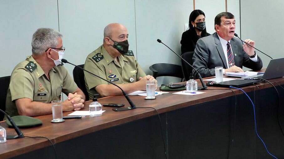 Ministro da Defesa, Paulo Sérgio Nogueira de Oliveira, em reunião no TSE no dia 20 de abril