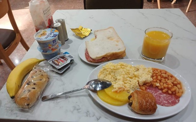 Café da manhã desta quinta-feira. Ou melhor, breakfast this Thursday